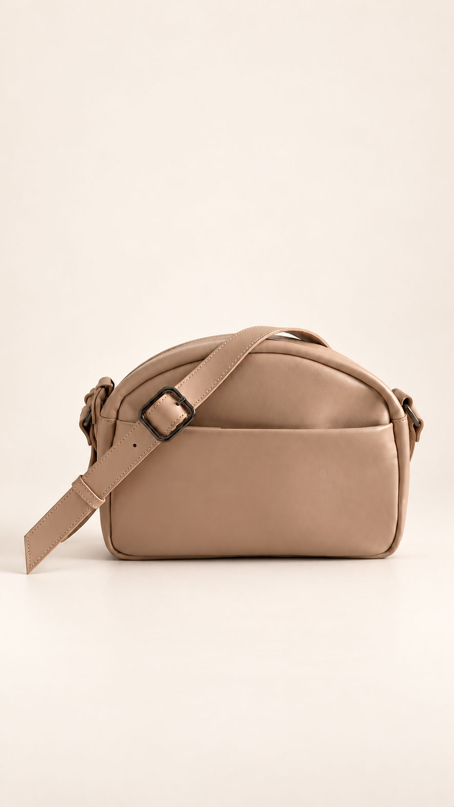 กระเป๋ากล้องหนังแท้ Nappa สี Taupe รุ่น HB1876 ด้านหน้าพร้อมสายสะพายปรับได้