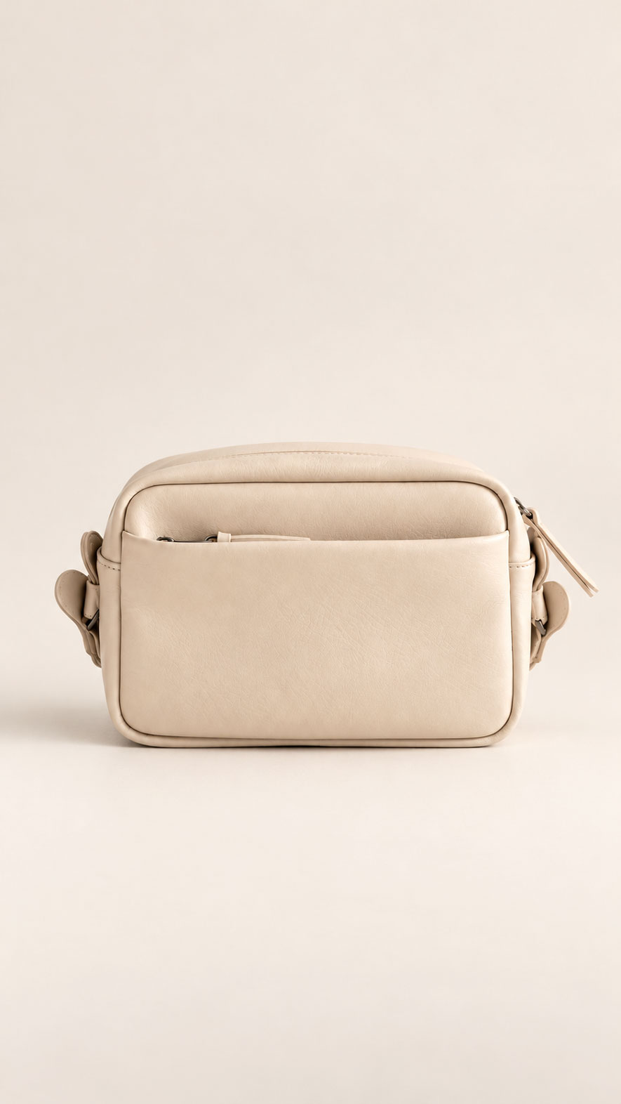 กระเป๋ากล้องหนังแท้ Nappa สี Ivory รุ่น HB1877 ด้านหน้า พร้อมช่องหน้ากระเป๋า