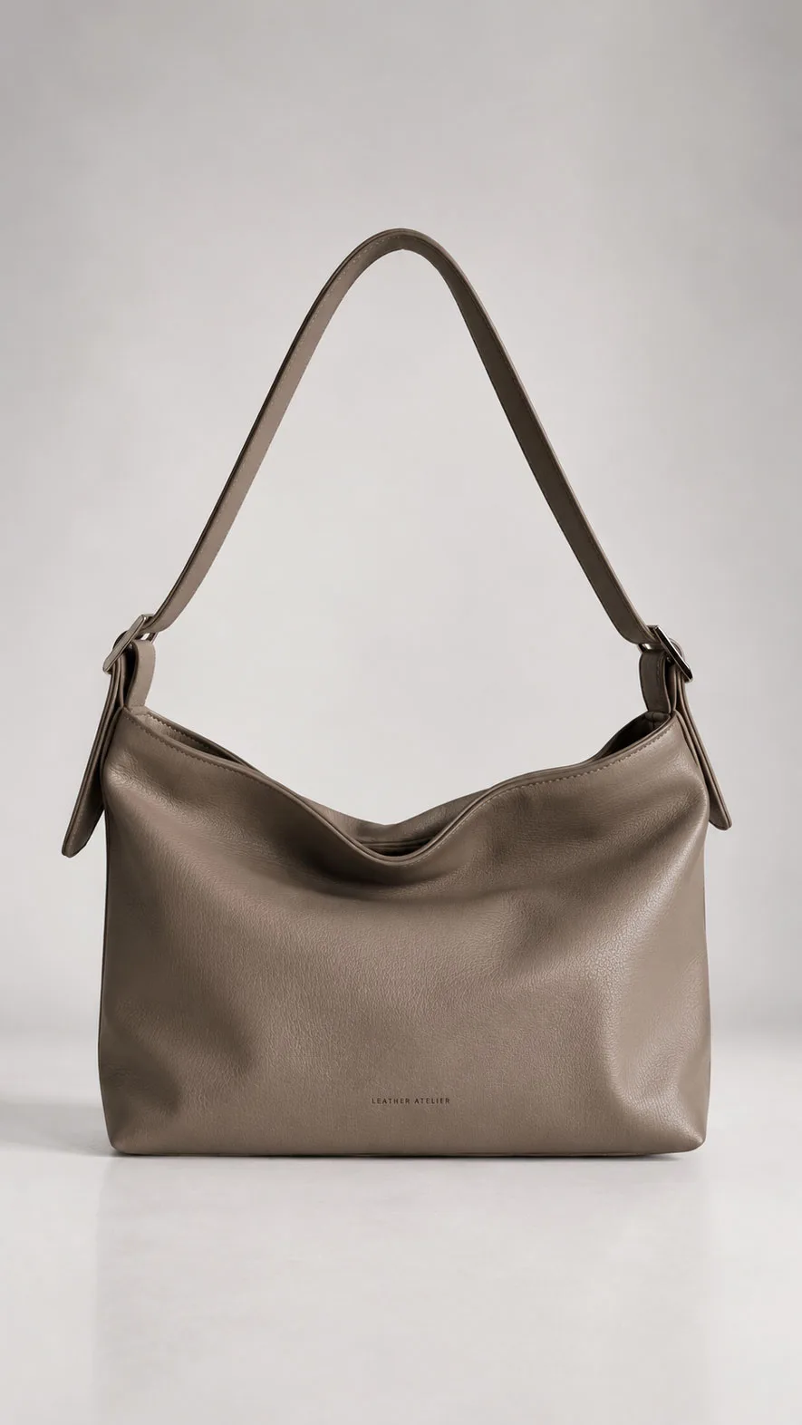 กระเป๋าหนังทรงโฮโบสีเทาอมน้ำตาล รุ่น HB1908 มุมด้านหน้า