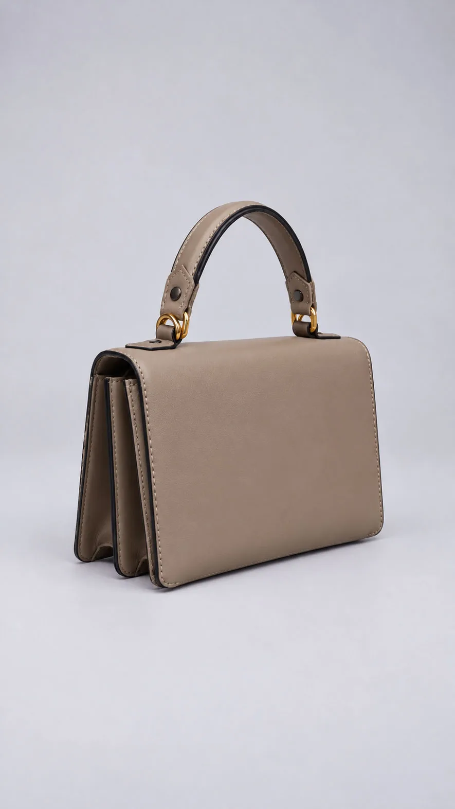 กระเป๋าหนังมินิมอล HB0779 สีโทป มุมเฉียง แสดงด้านข้างแบบหลายชั้น